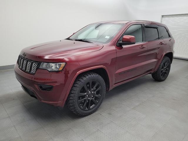 Photo of 2018 Velvet Red Pearlcoat Jeep Grand Cherokee