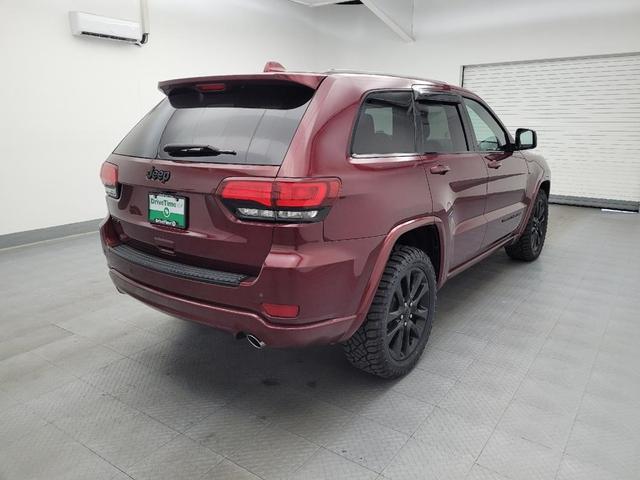 Photo of 2018 Velvet Red Pearlcoat Jeep Grand Cherokee