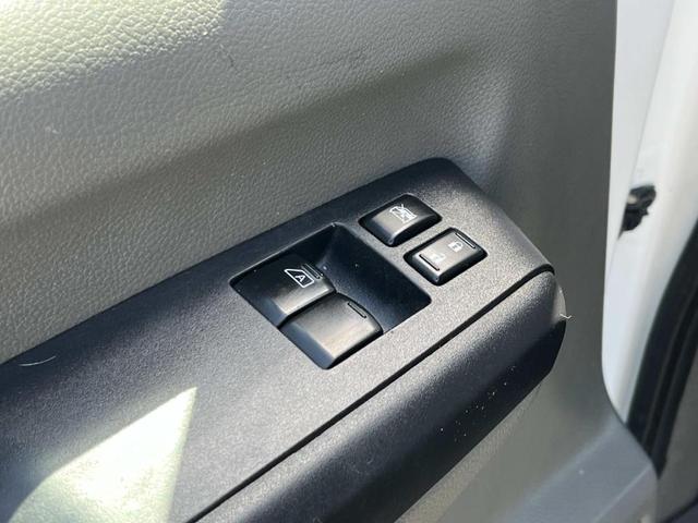 Photo of 2021 Glacier White Nissan NV Cargo NV2500 HD