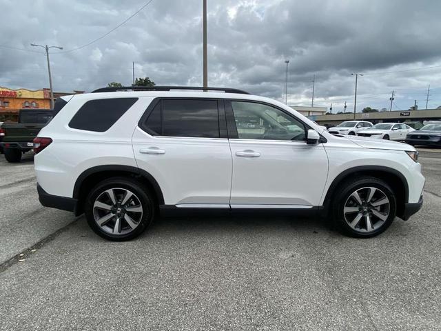 Photo of 2025 Platinum White Honda Pilot