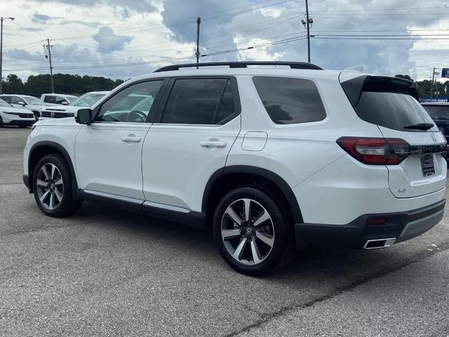 Photo of 2025 Platinum White Honda Pilot