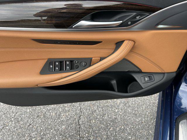 Photo of 2023 Phytonic Blue Metallic BMW 540