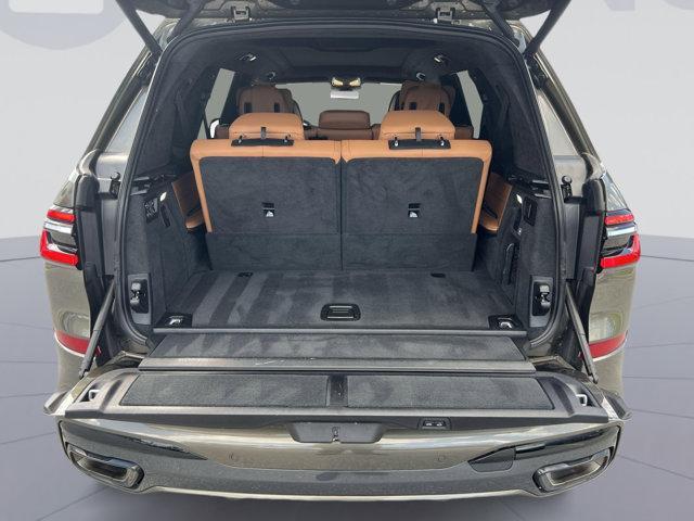 Photo of 2023 Manhattan Green Metallic BMW X7