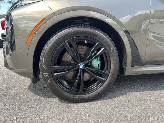 Photo of 2023 Manhattan Green Metallic BMW X7