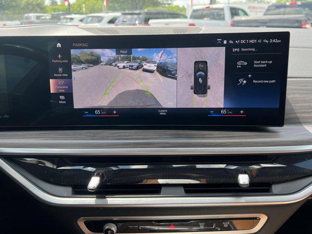 Photo of 2023 Manhattan Green Metallic BMW X7