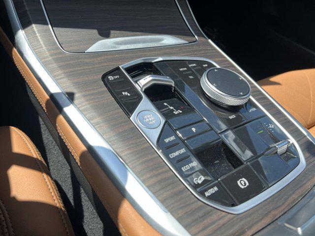 Photo of 2023 Manhattan Green Metallic BMW X7
