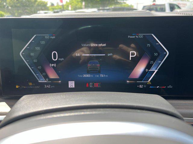 Photo of 2023 Manhattan Green Metallic BMW X7