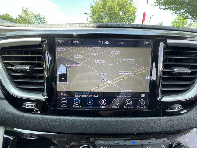 Photo of 2020 Brilliant Black Crystal Pearlcoat Chrysler Pacifica