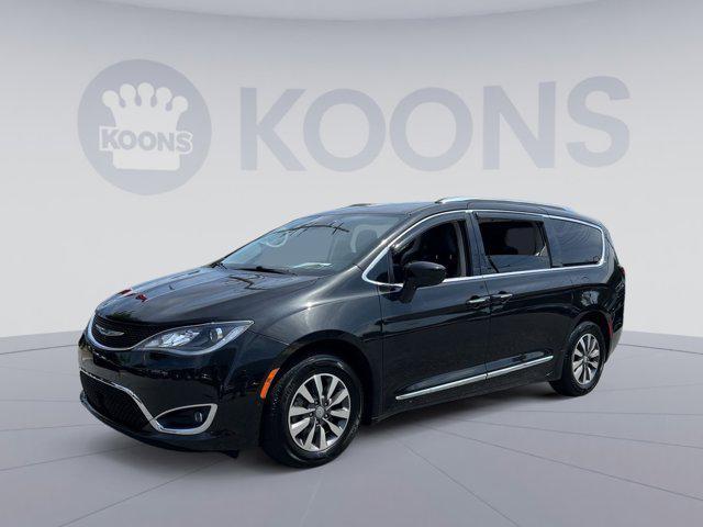 Photo of 2020 Brilliant Black Crystal Pearlcoat Chrysler Pacifica