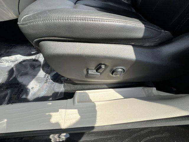 Photo of 2020 Brilliant Black Crystal Pearlcoat Chrysler Pacifica
