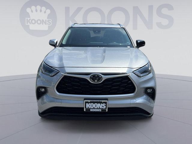 Photo of 2021 Celestial Silver Metallic Toyota Highlander