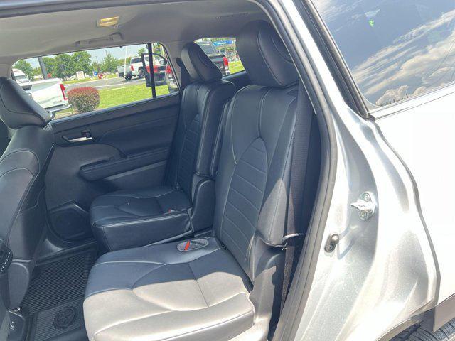 Photo of 2021 Celestial Silver Metallic Toyota Highlander