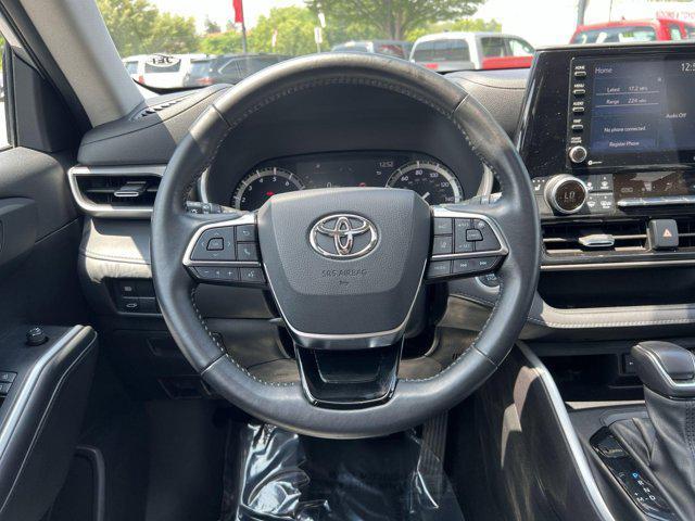 Photo of 2021 Celestial Silver Metallic Toyota Highlander
