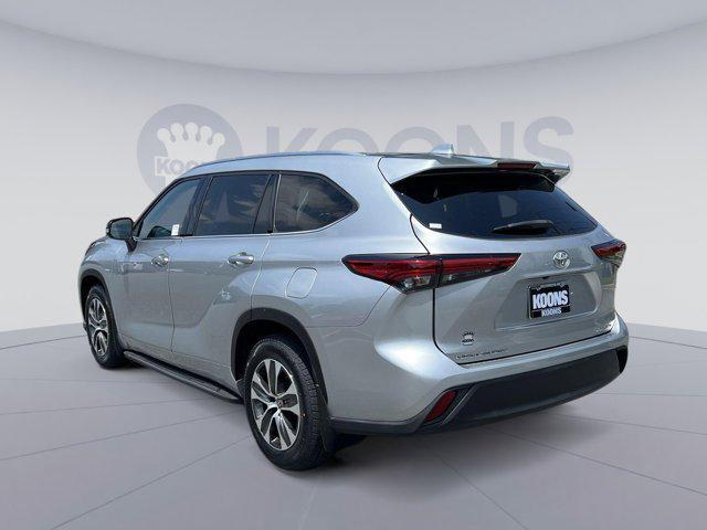 Photo of 2021 Celestial Silver Metallic Toyota Highlander