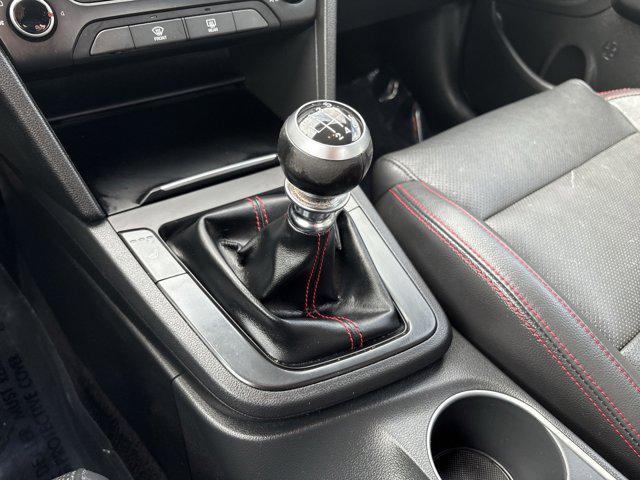 Photo of 2017 Scarlet Red Pearl Hyundai ELANTRA