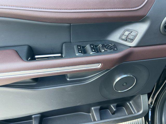 Photo of 2024 AGATE BLACK METALLIC Ford Expedition