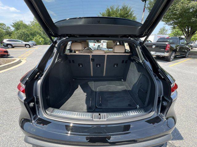 Photo of 2022 Black Porsche Macan