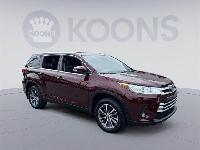 Photo of 2019 Ooh La La Rouge Mica Toyota Highlander