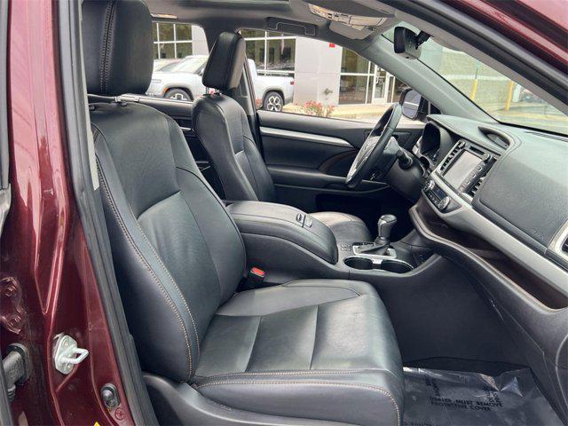 Photo of 2019 Ooh La La Rouge Mica Toyota Highlander