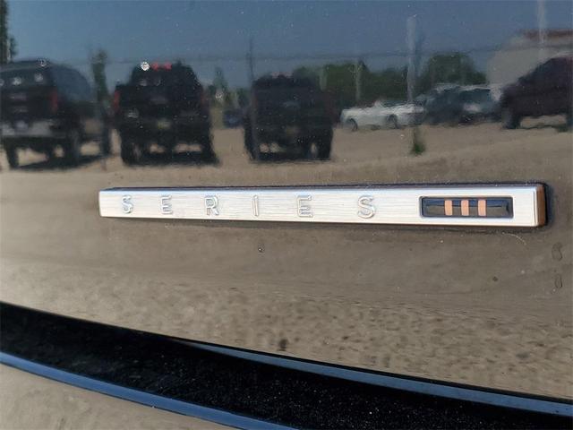 Photo of 2022 Diamond Black Crystal Pearlcoat Jeep Grand Wagoneer