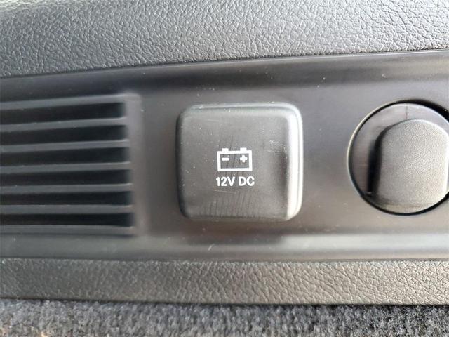 Photo of 2022 Diamond Black Crystal Pearlcoat Jeep Grand Wagoneer