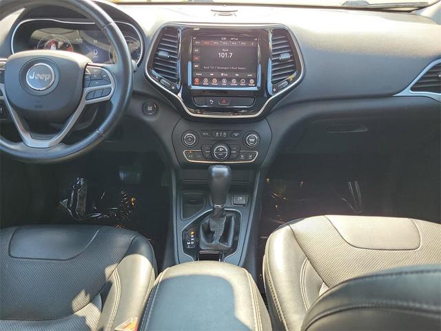 Photo of 2019 Velvet Red Pearlcoat Jeep Cherokee