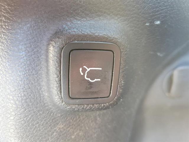 Photo of 2019 Velvet Red Pearlcoat Jeep Cherokee