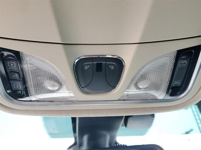 Photo of 2016 Bright White Clearcoat Chrysler 200