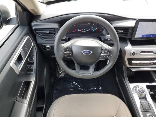 Photo of 2023 Black Metallic Ford Explorer