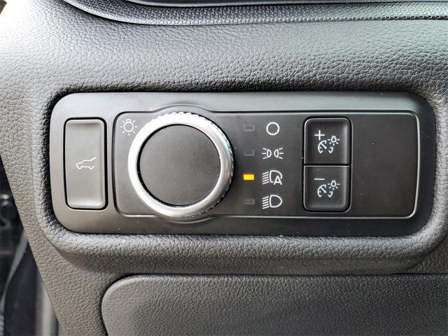 Photo of 2023 Black Metallic Ford Explorer