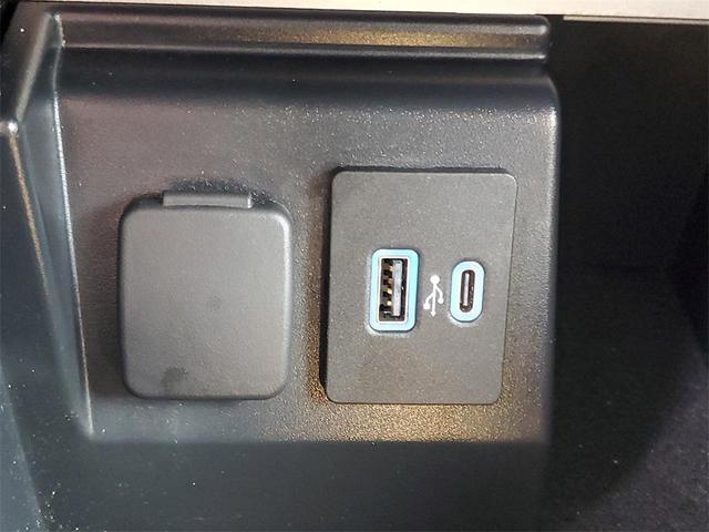 Photo of 2023 Black Metallic Ford Explorer