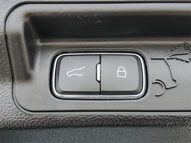 Photo of 2023 Black Metallic Ford Explorer