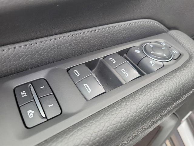 Photo of 2021 Summit White GMC Yukon