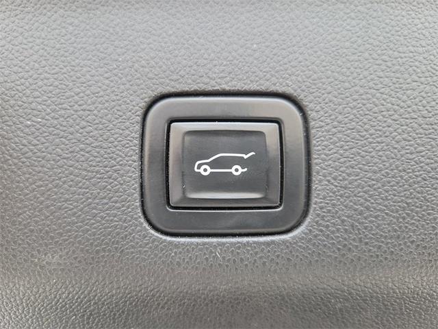 Photo of 2021 Summit White GMC Yukon