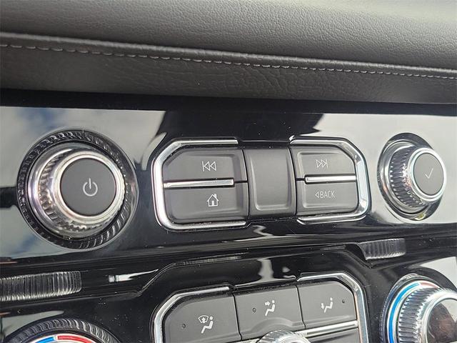 Photo of 2021 Summit White GMC Yukon