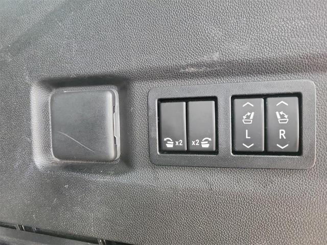 Photo of 2021 Summit White GMC Yukon