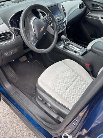 Photo of 2022 Blue Glow Metallic Chevrolet Equinox