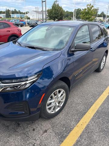 Photo of 2022 Blue Glow Metallic Chevrolet Equinox