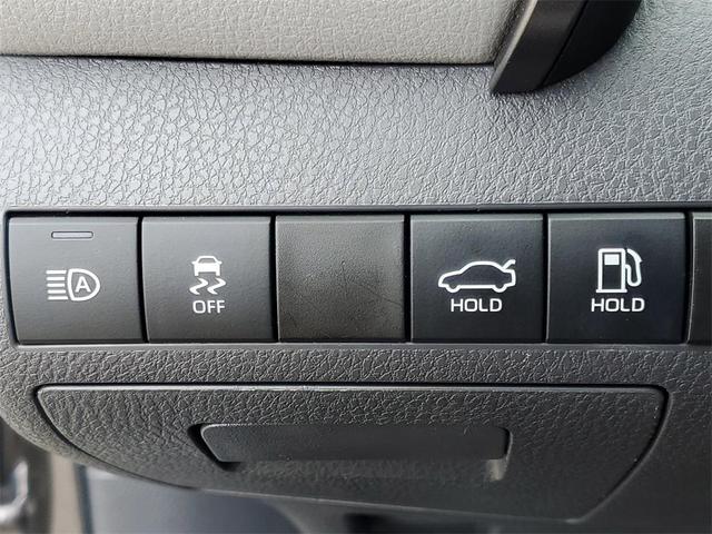 Photo of 2022 Wind Chill Pearl Toyota Camry