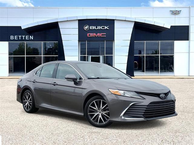 Photo of 2022 Wind Chill Pearl Toyota Camry