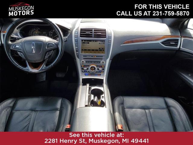Photo of 2017 Sapphire Blue Metallic Lincoln MKZ