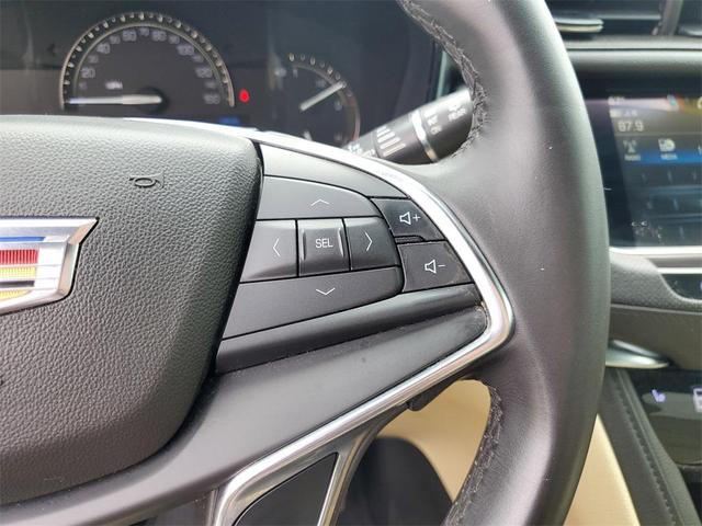 Photo of 2018 Stellar Black Metallic Cadillac XT5