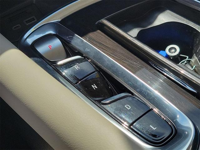 Photo of 2023 White Frost Tricoat Buick Enclave