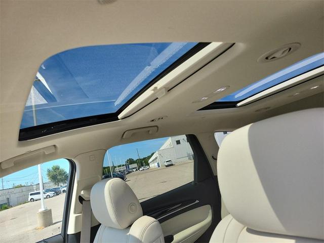 Photo of 2023 White Frost Tricoat Buick Enclave