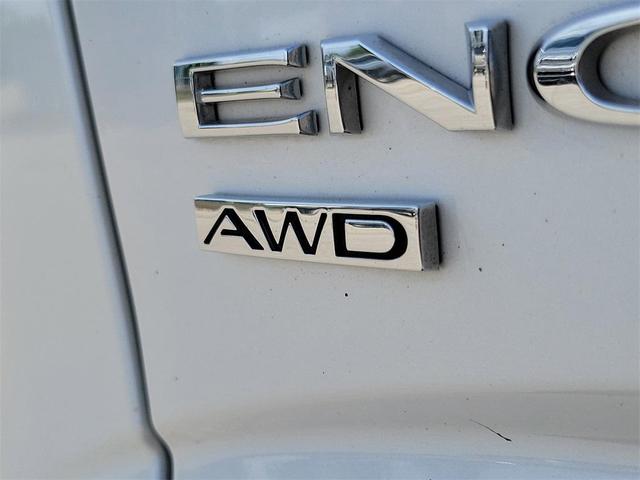 Photo of 2023 White Frost Tricoat Buick Enclave