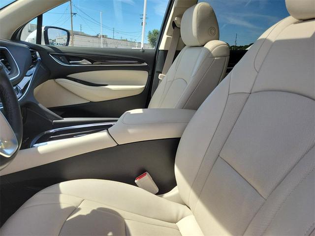 Photo of 2023 White Frost Tricoat Buick Enclave