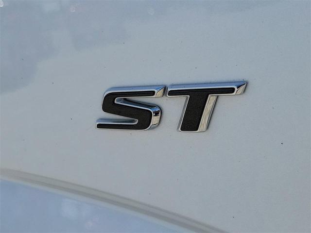 Photo of 2023 White Frost Tricoat Buick Enclave