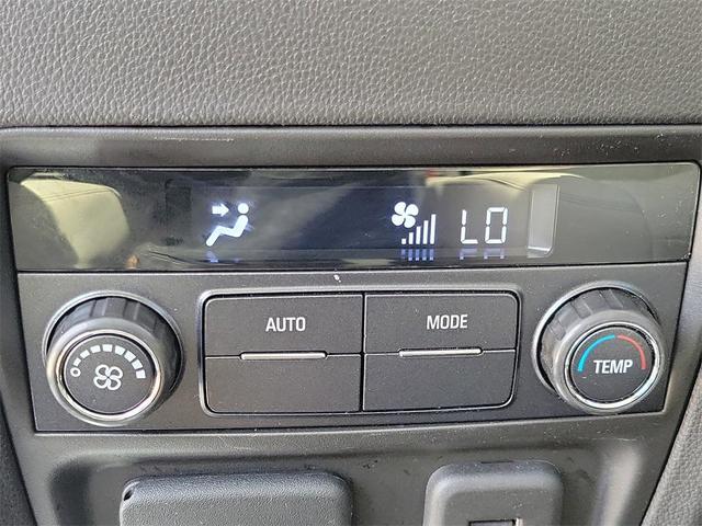 Photo of 2023 White Frost Tricoat Buick Enclave