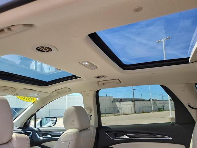 Photo of 2023 White Frost Tricoat Buick Enclave