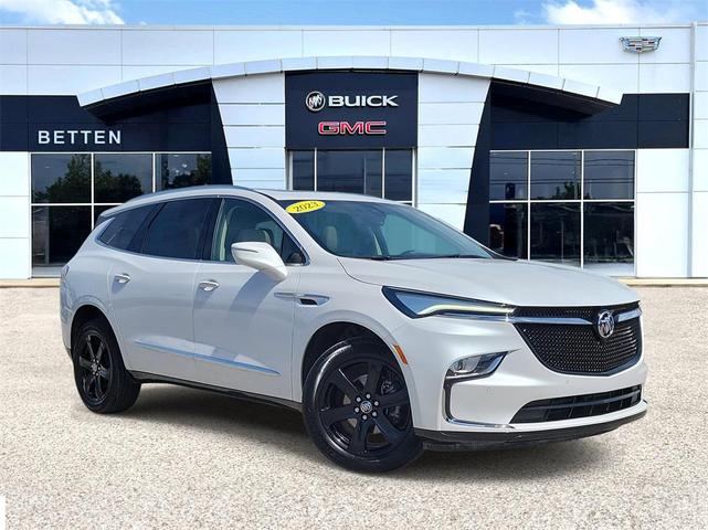 Photo of 2023 White Frost Tricoat Buick Enclave